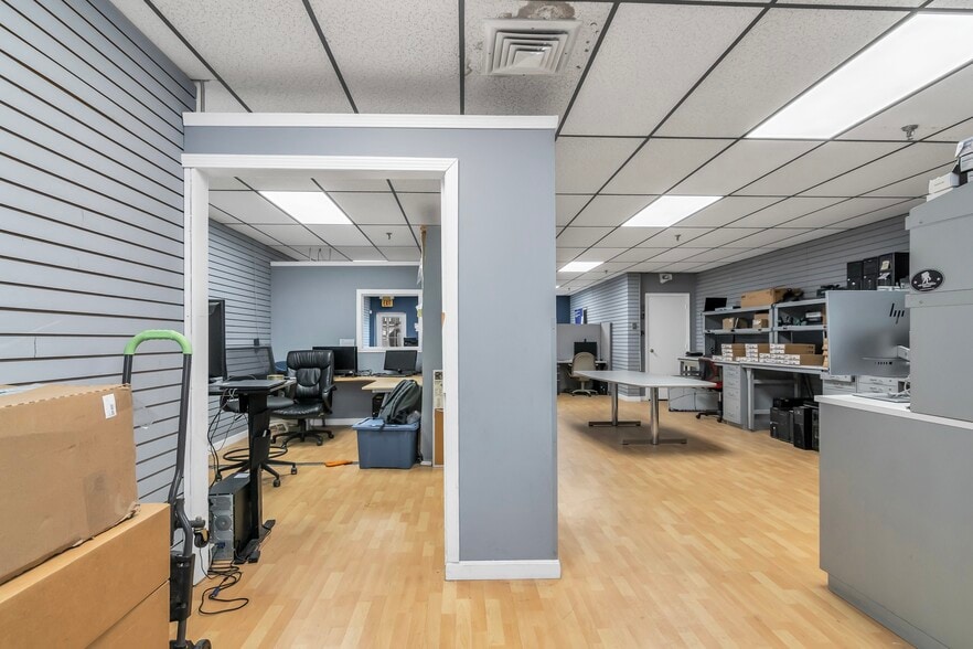 More Photos Of 1794 Bridge St, Dracut Storefront For Sale