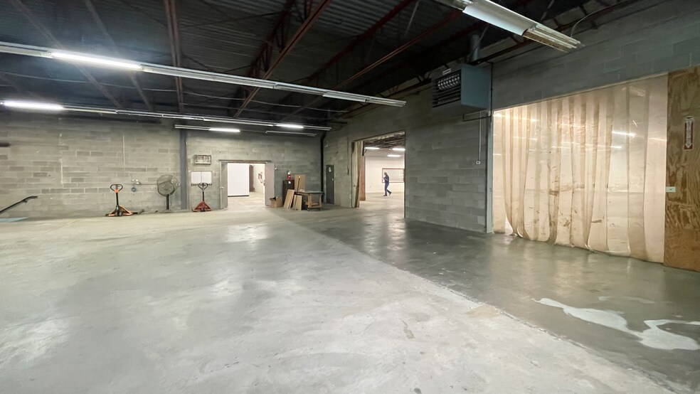 More Photos Of 9 Britton Dr, Bloomfield Manufacturing For Lease