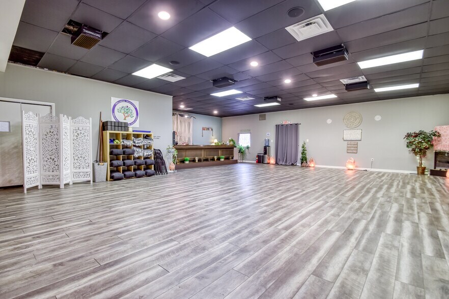 More Photos Of 1366 E 346th St, Eastlake Restaurant For Sale