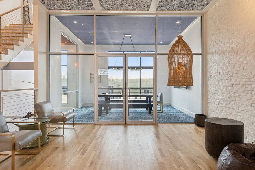 More Photos Of 4763 Algiers St, Dallas Loft Creative Space For Sale