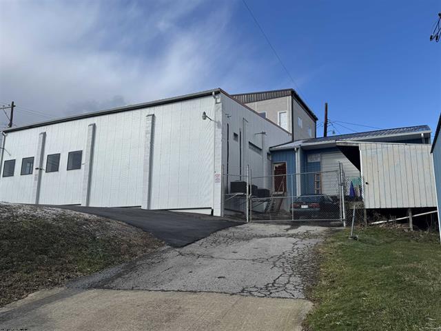More Photos Of 205 10th St, Fairmont Light Manufacturing For Sale