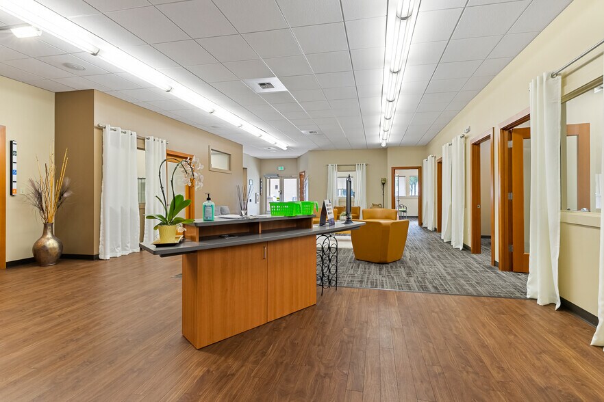 More Photos Of 1501 Cornwall Ave, Bellingham Bank For Sale