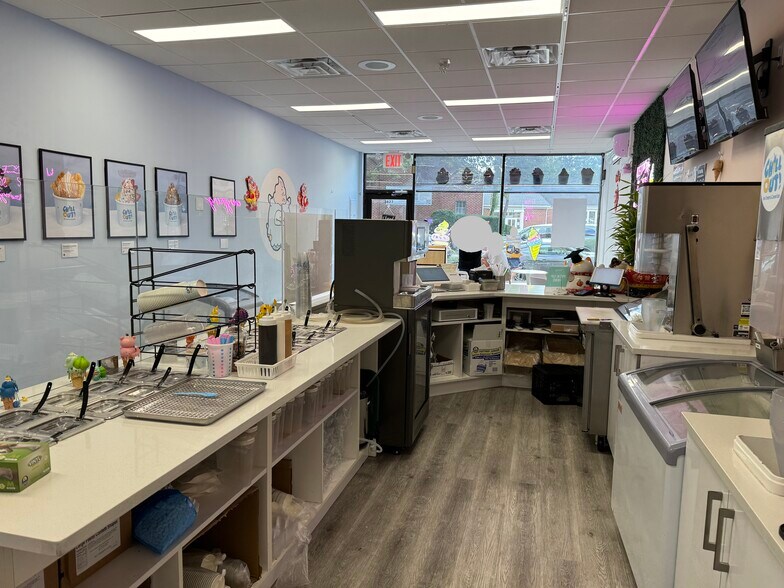 More Photos Of 3827 Bell Blvd, Bayside General Retail For Lease