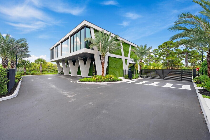 More Photos Of 11700 SE Shell Ave, Hobe Sound Loft Creative Space For Sale