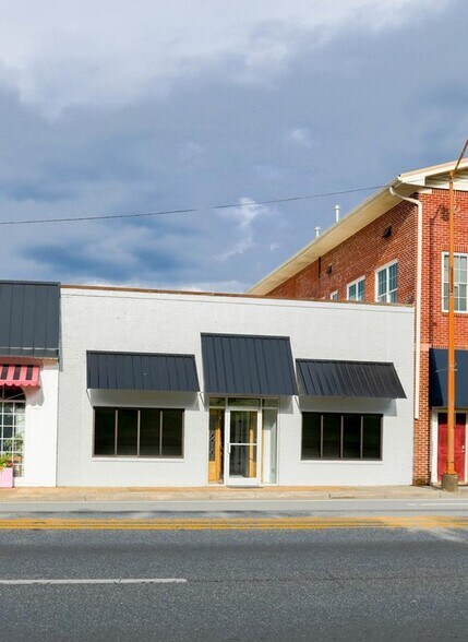 More Photos Of 122 N 3rd Ave, Chatsworth Office For Sale