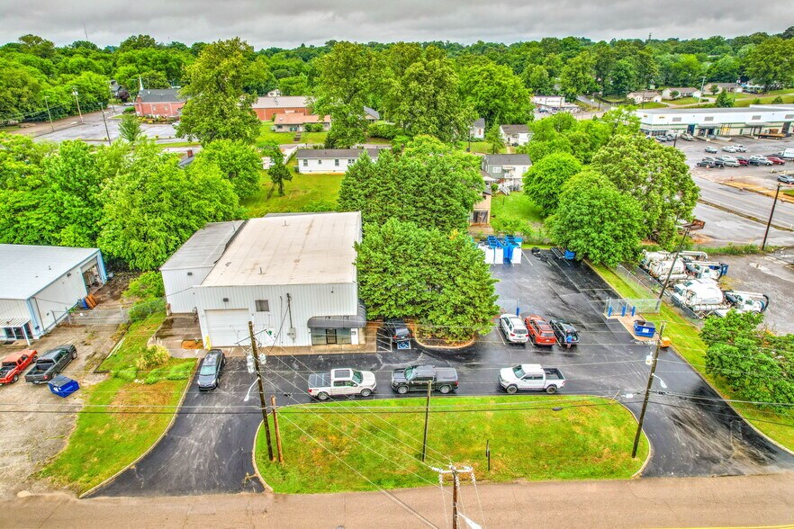 More Photos Of 2533 Hoitt Ave, Knoxville Truck Terminal For Sale