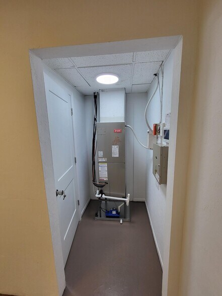More Photos Of 1930 Park Meadows Dr, Fort Myers Office For Lease