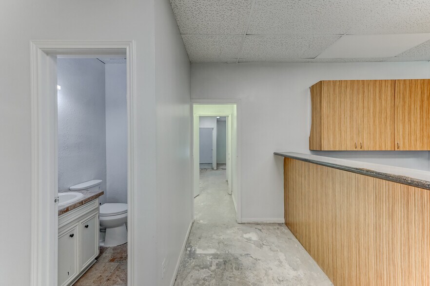 More Photos Of 14721 Pebble Bend Dr, Houston Medical For Lease