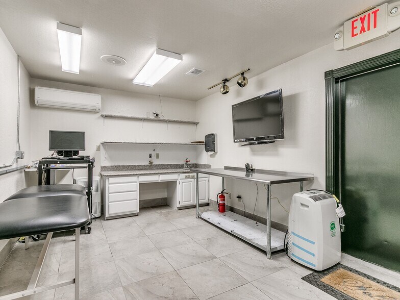 More Photos Of 2124 S Shadowlake, Oklahoma City Medical For Lease