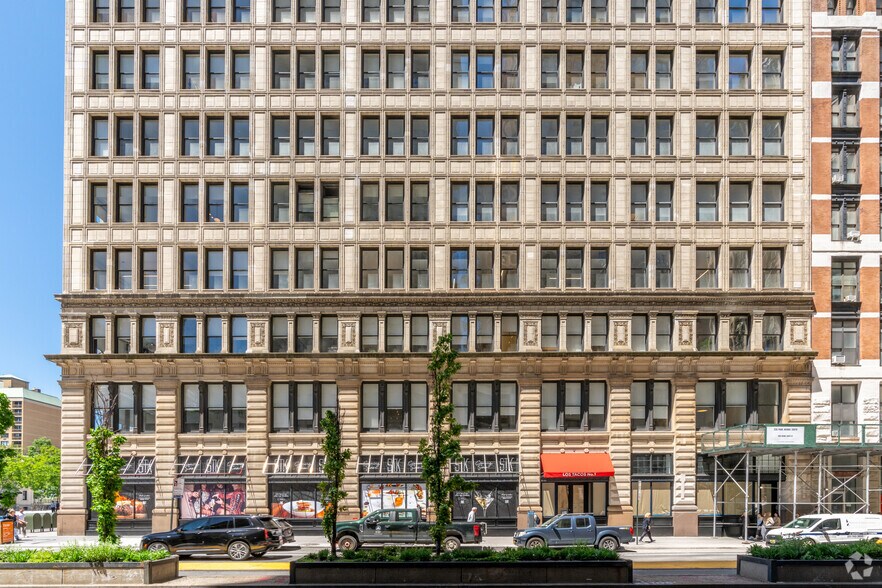 More Photos Of 200 Park Ave S, New York Office For Lease