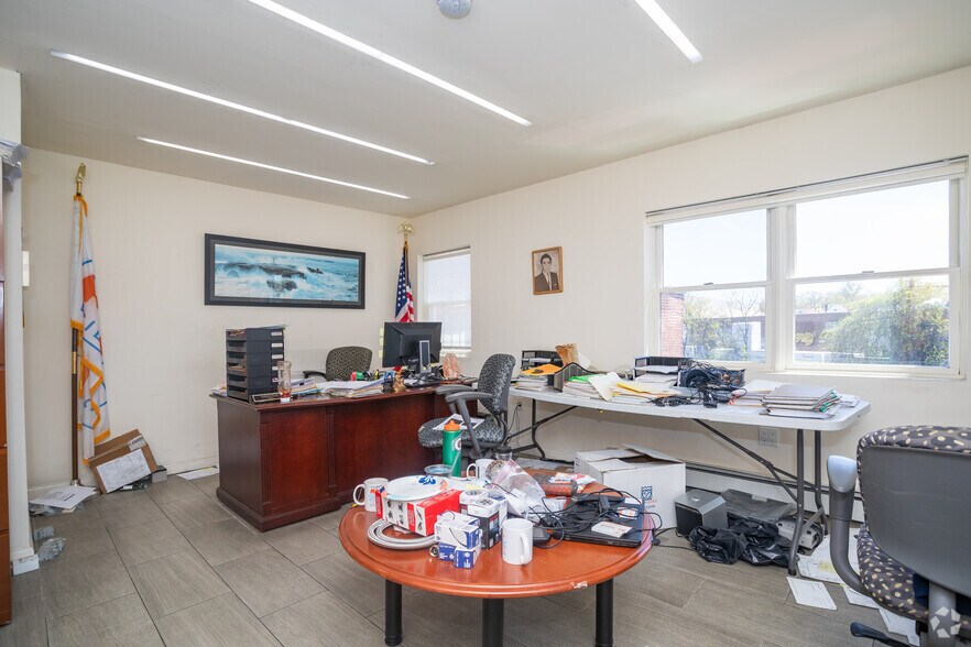 More Photos Of 8805 76th Ave, Glendale Warehouse For Sale