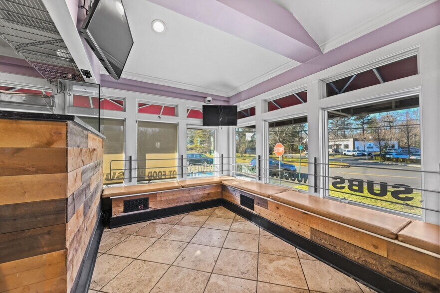 More Photos Of 364 W Putnam Ave, Greenwich Office For Lease