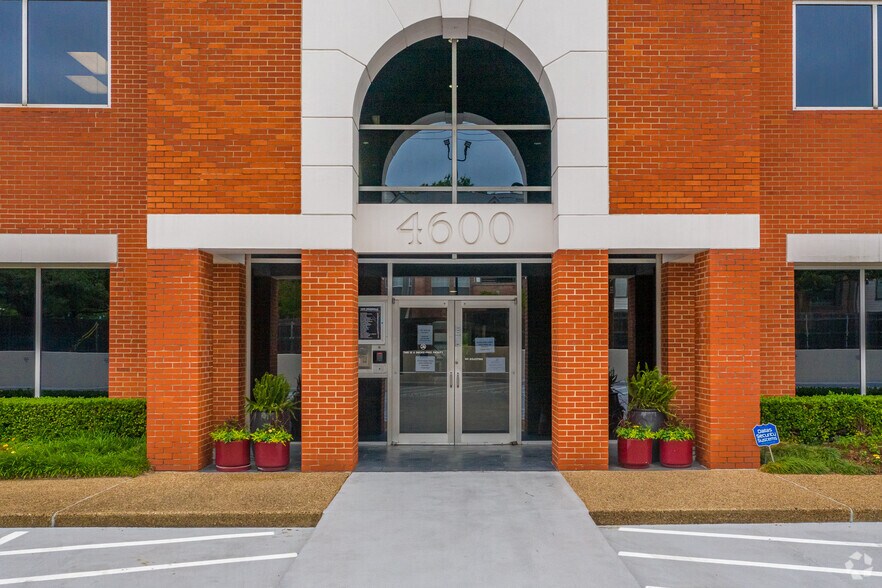 More Photos Of 4600 Greenville Ave, Dallas Office For Lease