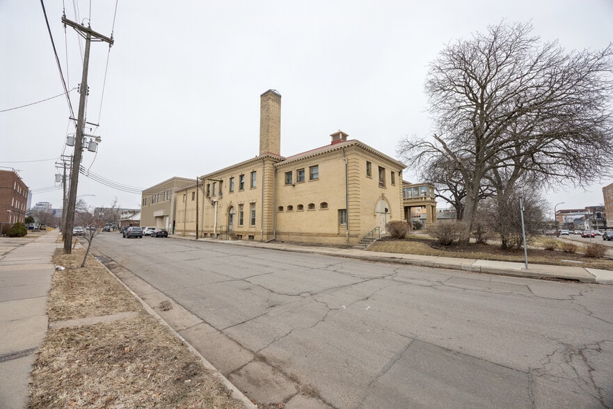 More Photos Of 2540 Park Ave, Minneapolis Schools For Sale