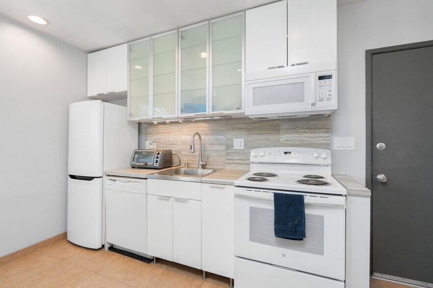 More Photos Of 40 24th pl, Venice Multifamily For Sale