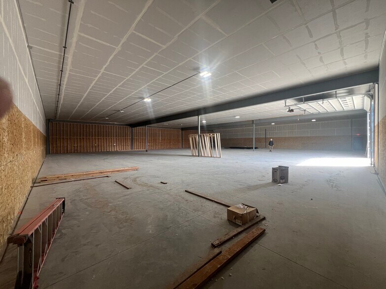 More Photos Of 94 Pokorny Rd, Anaconda Industrial For Lease