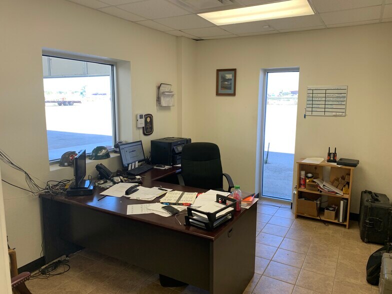 More Photos Of 1911 E County Road 140, Midland Service For Lease