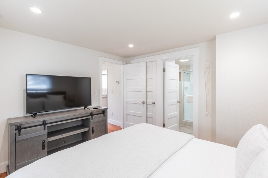 More Photos Of 1030 G St, Napa Apartments For Sale