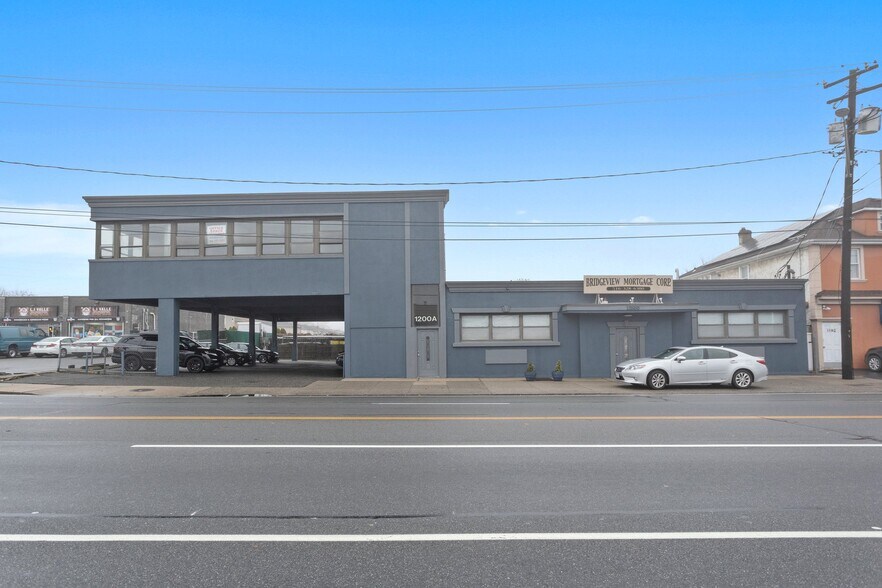 Primary Photo Of 1200 Hempstead Tpke, Franklin Square Medical For Sale