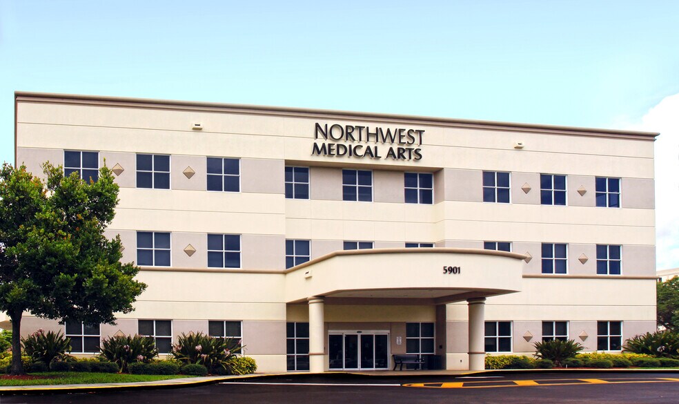 Primary Photo Of 5901 Colonial Dr, Margate Medical For Lease