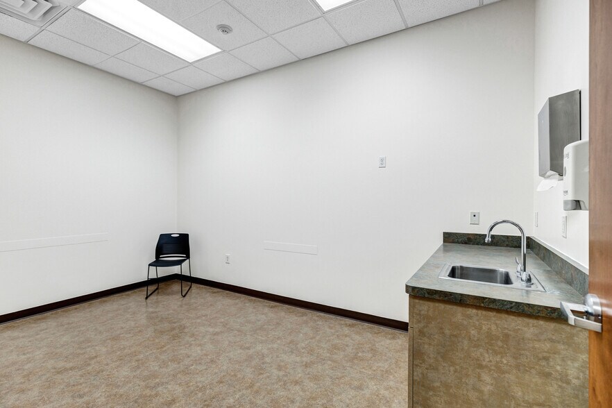 More Photos Of 15405 N 99th Ave, Sun City Medical For Lease