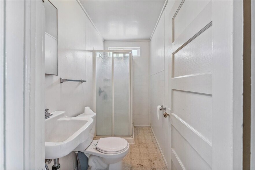 More Photos Of 17604 US-97 Hwy, Weed Apartments For Sale