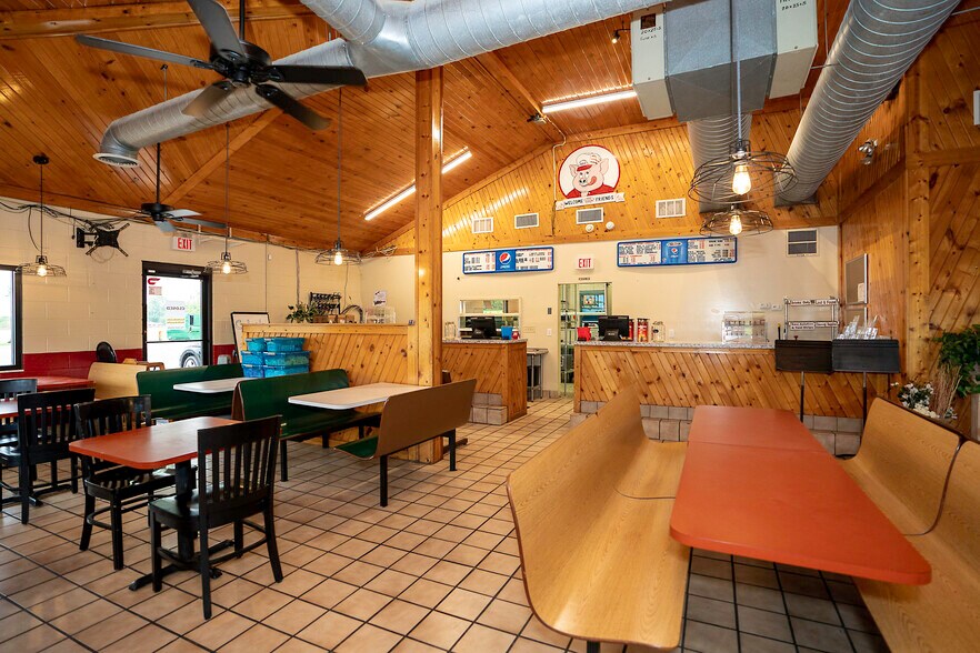 More Photos Of 6006 Shepherdsville Rd, Louisville Restaurant For Sale