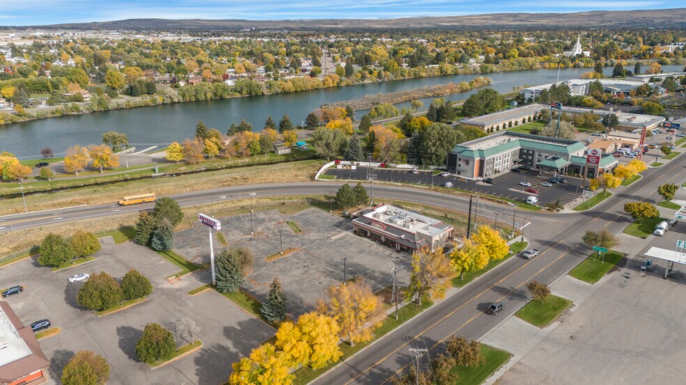 More Photos Of 950 Lindsay Blvd, Idaho Falls Restaurant For Lease