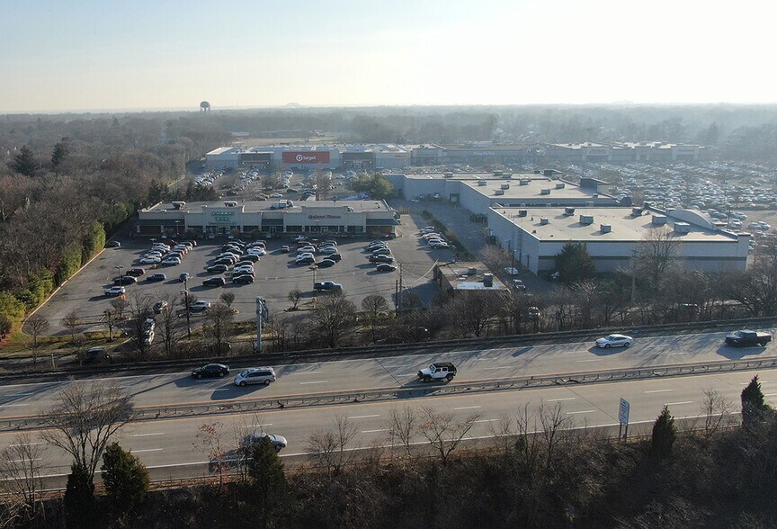 More Photos Of 894 Sunrise Hwy, Bay Shore Freestanding For Lease