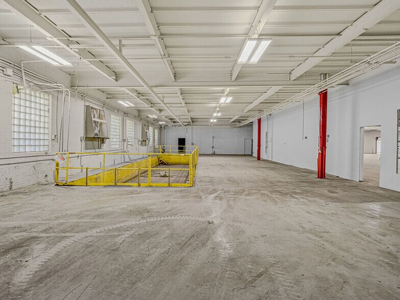 More Photos Of 1002 Douglas Ave, Opp Manufacturing For Lease