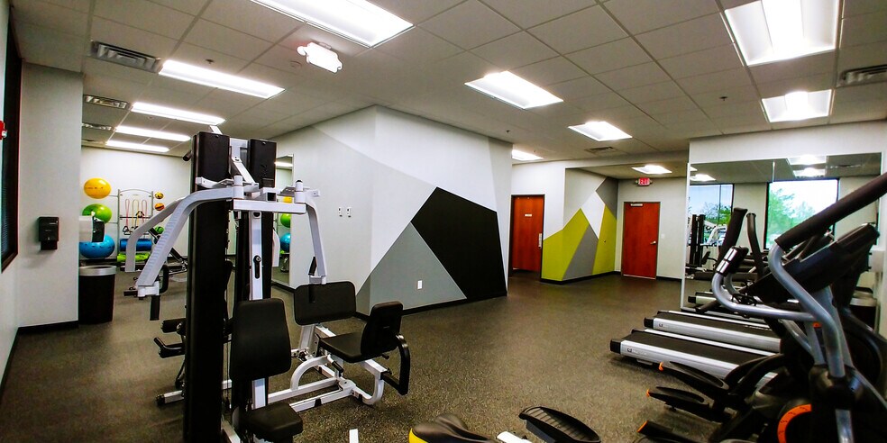 More Photos Of 10201 N Illinois St, Indianapolis Office For Lease