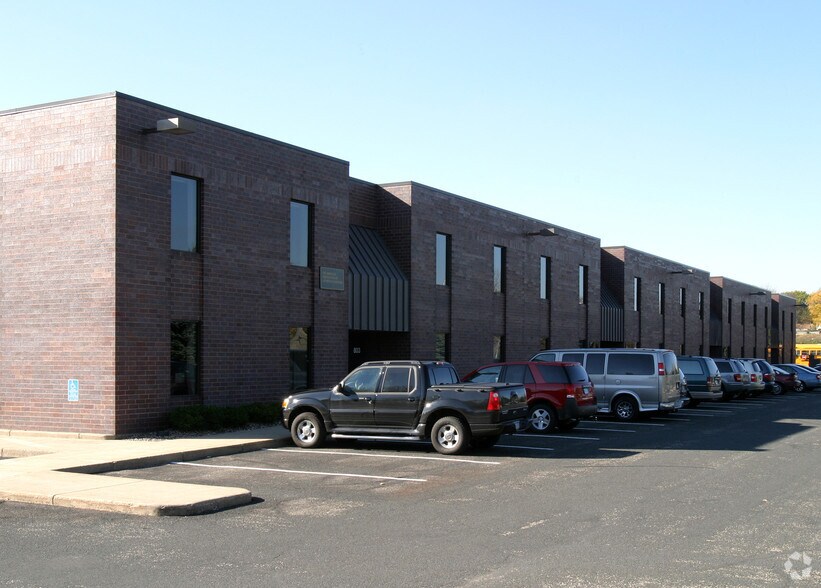 More Photos Of 801-815 W 106th St, Bloomington Light Distribution For Sale