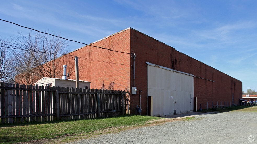 More Photos Of 2105 Maple Ave, Burlington Warehouse For Lease