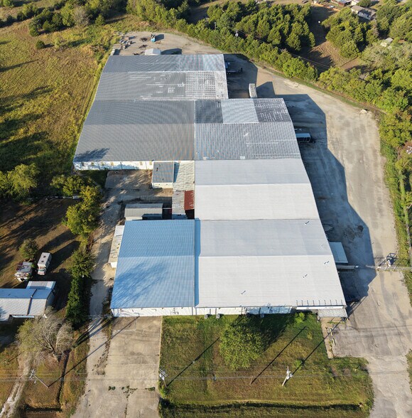 More Photos Of 581 Industrial Blvd, Point Warehouse For Sale