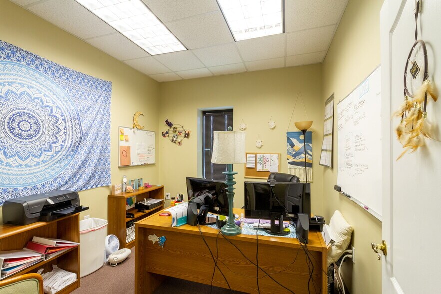 More Photos Of 94 E Crogan St, Lawrenceville Office For Lease