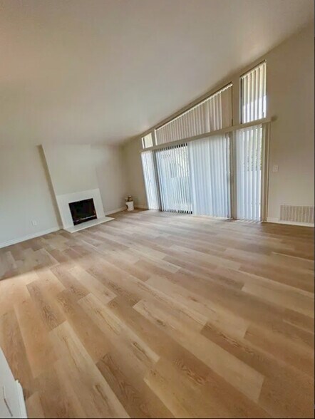 More Photos Of 209-217 C Ave, Coronado Apartments For Sale