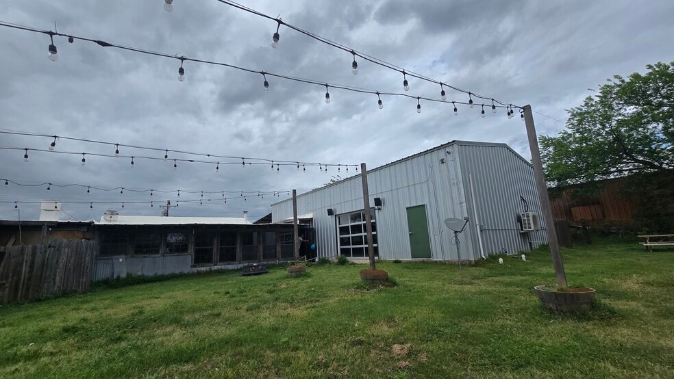 More Photos Of 4021 Acton Hwy, Granbury General Retail For Lease