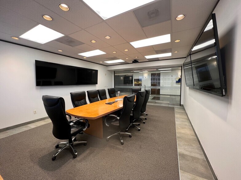 More Photos Of 720 N Post Oak Rd, Houston Office For Lease