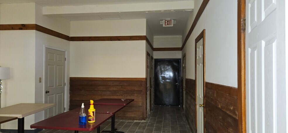 More Photos Of 302 W Colonial Trail Hwy, Blackstone Freestanding For Lease