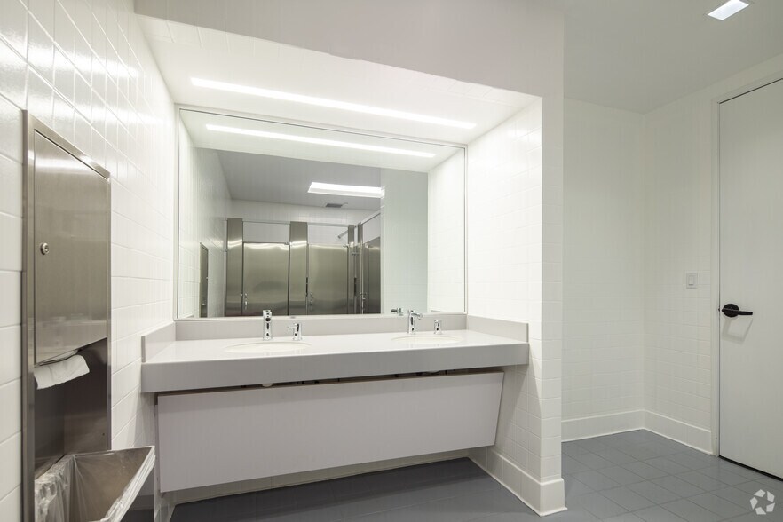 More Photos Of 6345 Balboa Blvd, Encino Office For Sale