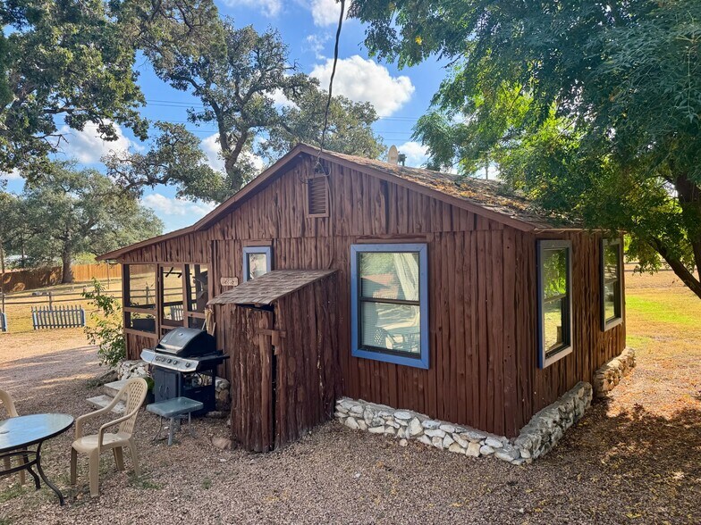 More Photos Of 1400 Ranch Road 261, Buchanan Dam Hotel For Sale