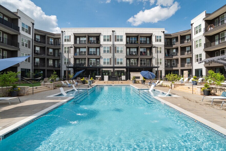 More Photos Of 930 W Mallard Creek Church Rd, Charlotte Apartments For Lease