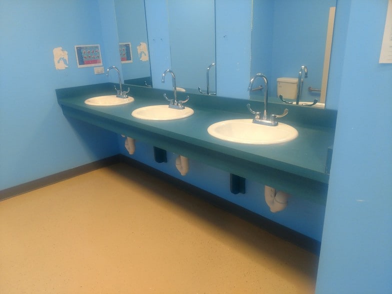 More Photos Of 5400-5406 W Devon Ave, Chicago Storefront Retail Office For Lease