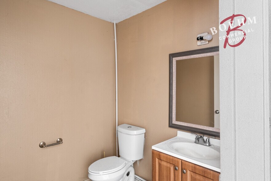 More Photos Of 995 Industrial Blvd, Del Rio Distribution For Sale