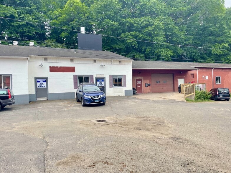 More Photos Of 31 Depot Pl, Unionville Auto Repair For Sale