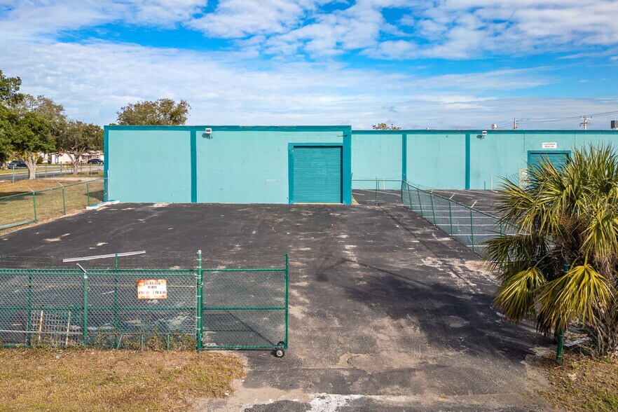 More Photos Of 2546-2578 Fowler St, Fort Myers Warehouse For Lease
