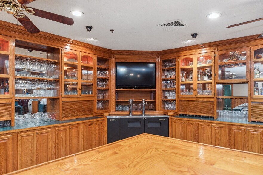 More Photos Of 470 Tucker Dr, Maysville Storefront Retail Office For Sale