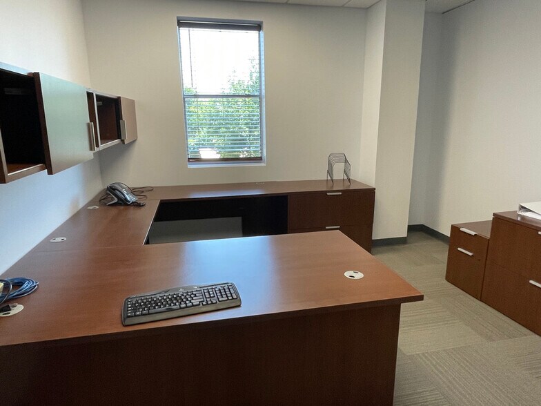 More Photos Of 11511 N Garden St, Houston Office Residential For Sale