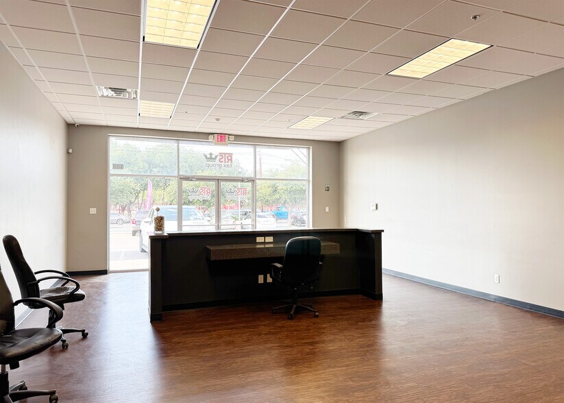 More Photos Of 1920 San Bernardo Ave, Laredo General Retail For Sale