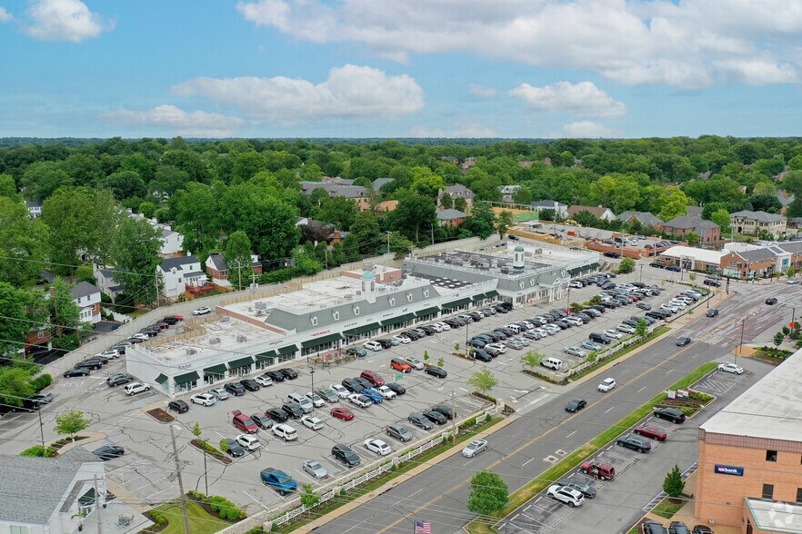 More Photos Of 8801-8839 Ladue Rd, Saint Louis General Retail For Lease